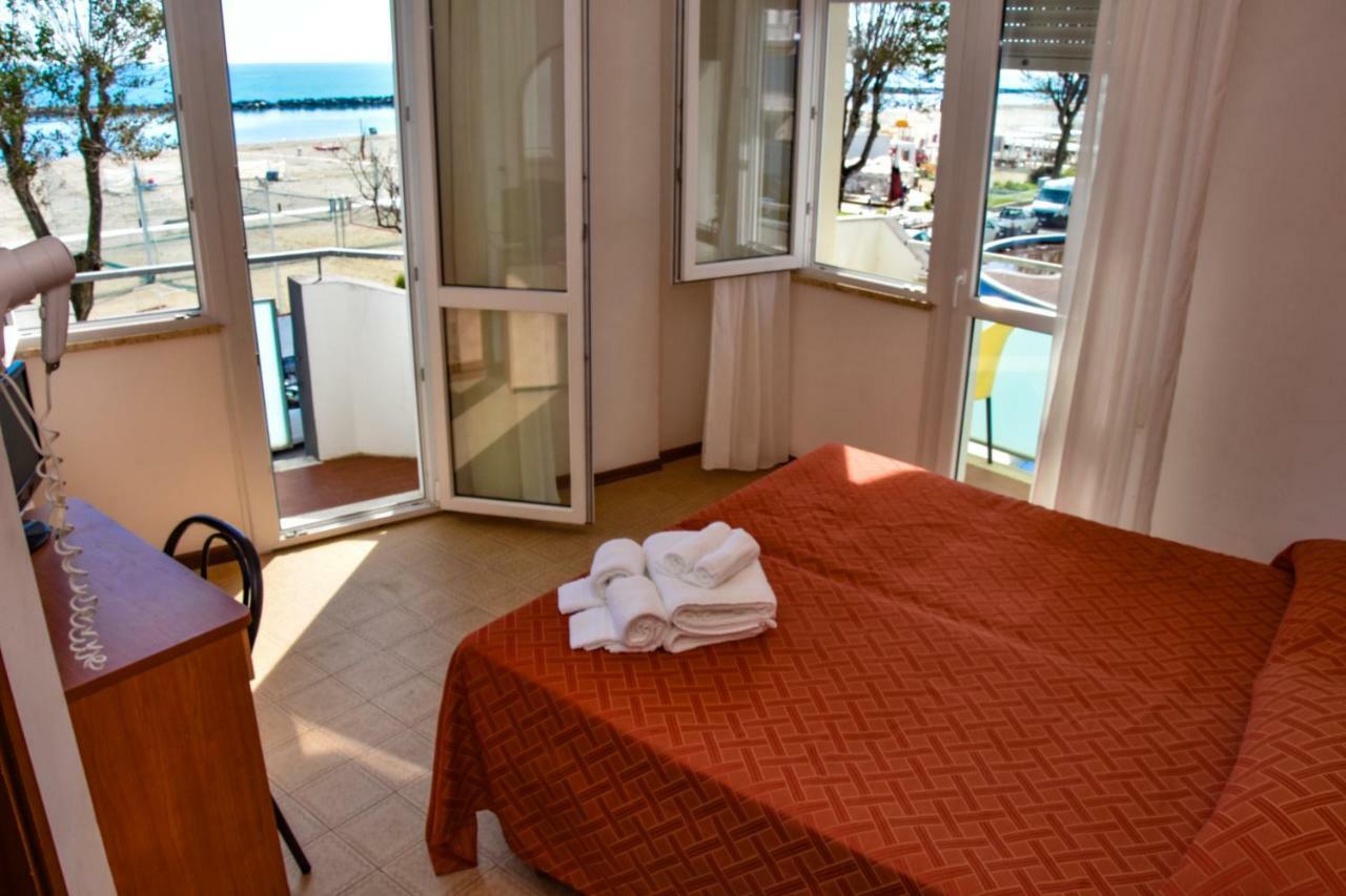 Tyc Hotel Viserbella di Rimini Kültér fotó