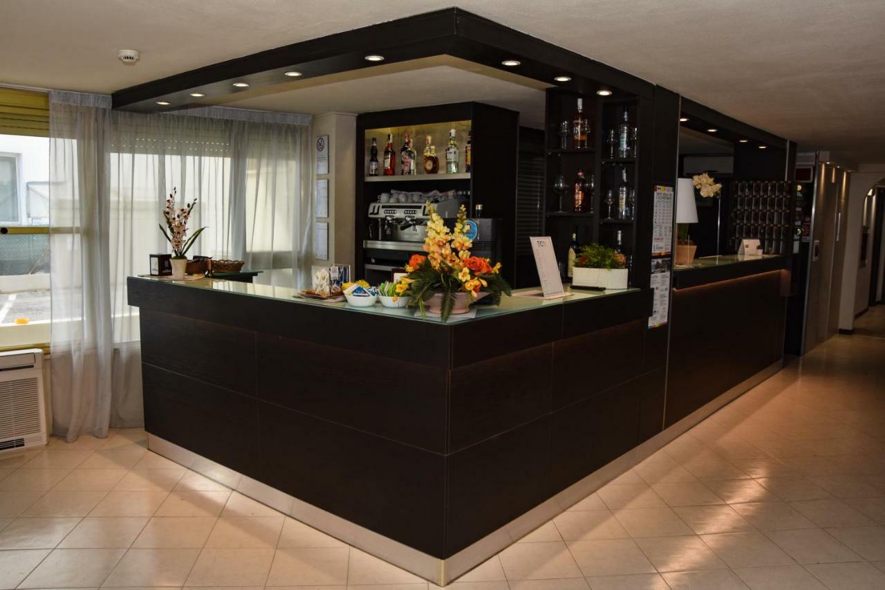 Tyc Hotel Viserbella di Rimini Kültér fotó