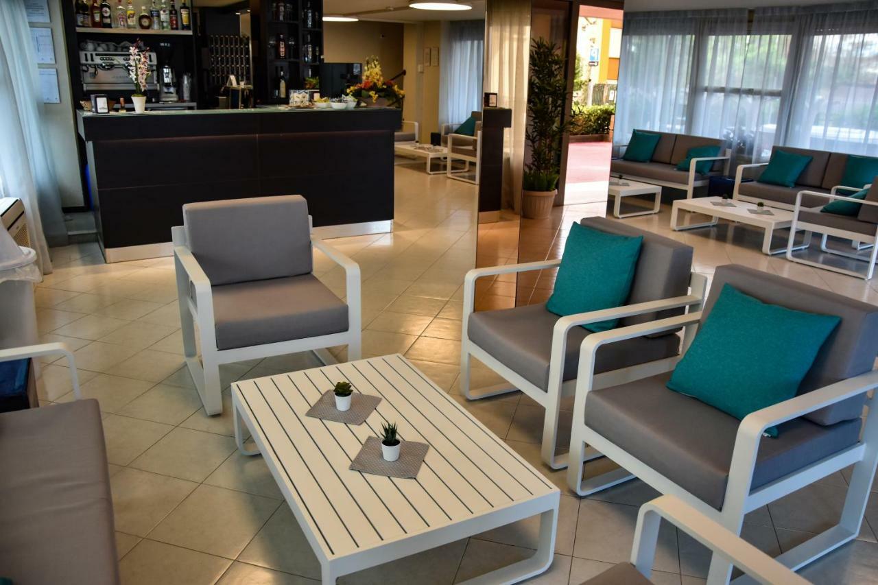 Tyc Hotel Viserbella di Rimini Kültér fotó